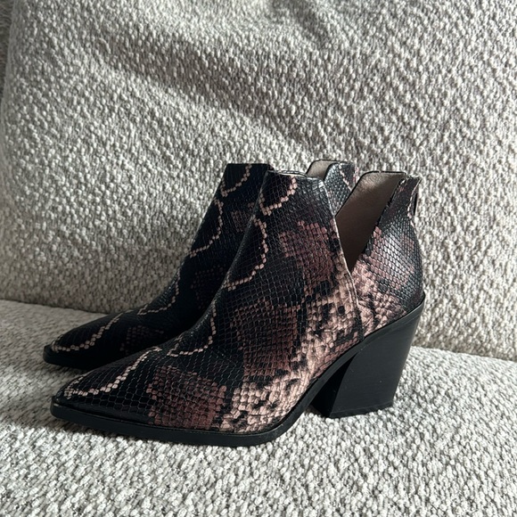Vince Camuto heeled booties, purple snakeskin - Picture 2 of 3